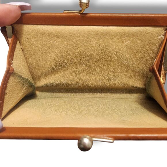 VINTAGE Dooney and Bourke Wallet With Kisslock Coin Holder Bone Color - Picture 3 of 5